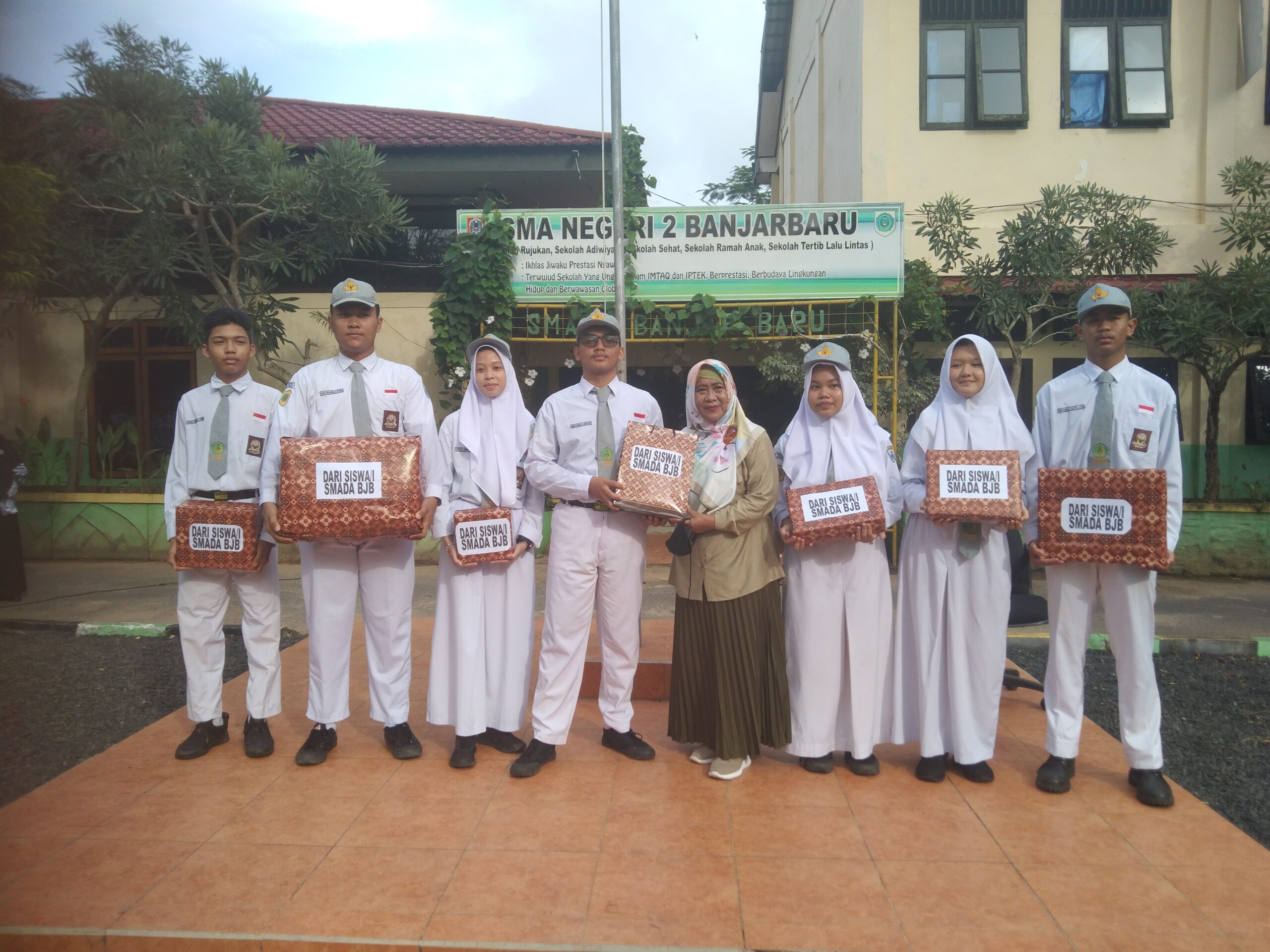 Terima Kasih Dra Hj Endang Suciati Perpisahan Penuh Makna Di Sma