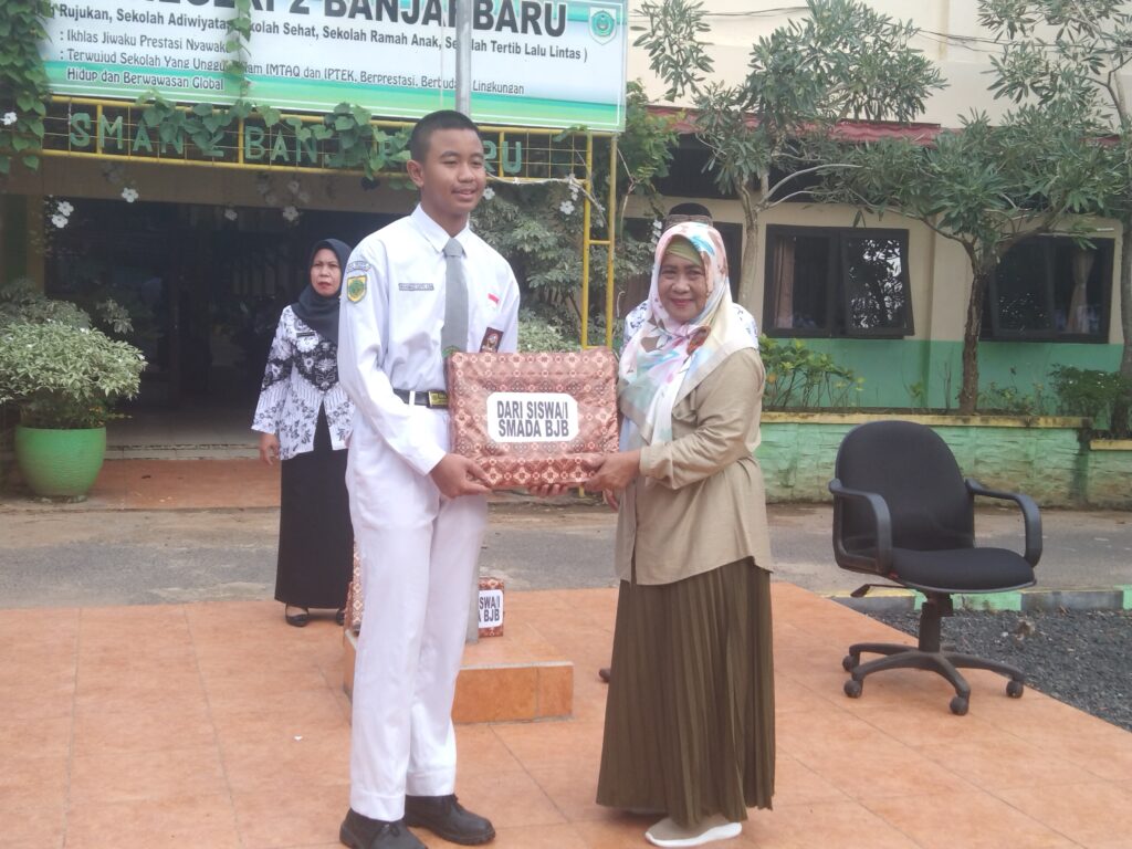 Terima Kasih Dra Hj Endang Suciati Perpisahan Penuh Makna Di Sma