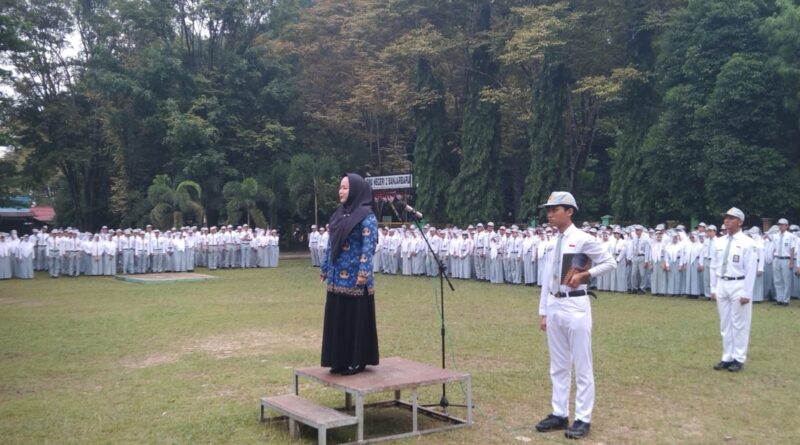 Meneruskan Perjuangan Para Pahlawan, Pembina Upacara Serukan Tiga Langkah untuk Generasi Muda