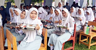 Makan Bergizi Gratis Di Puncak acara HUT SMA Negeri 2 Banjarbaru