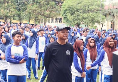 Senam Massal Anak Indonesia Hebat Warnai Rangkaian HUT ke-48 SMAN 2 Banjarbaru