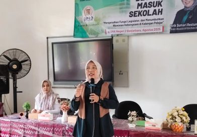 Mengenal Legislator Lebih Dekat, Siswa SMAN 2 Banjarbaru Ikuti Program Dewan Masuk Sekolah