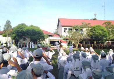 Upacara Bendera: Menanamkan Semangat Disiplin dan Cinta Tanah Air dalam Setiap  Diri Siswa.