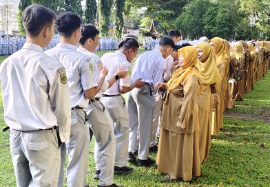 Khidmat Upacara, Hangatnya Halal Bihalal: Nuansa Lebaran Eratkan Kebersamaan SMA Negeri 2 Banjarbaru